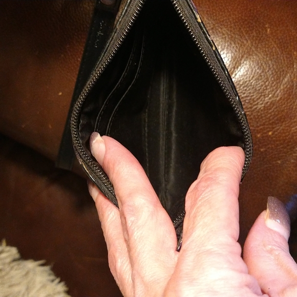 VGUC. Coach signature logo wristlet. - Picture 6 of 8